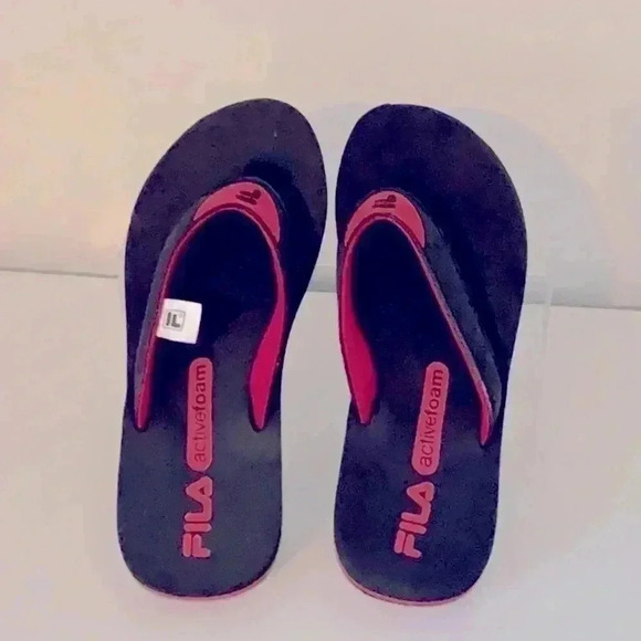 NWT FILA Activefoam Flip Flops Size  9 - Picture 1 of 3